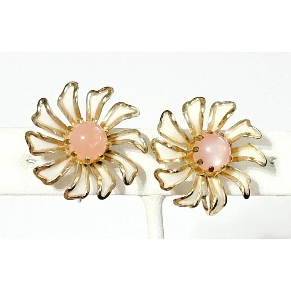 Vintage Pink Moonglow White Enamel Flower Clip on Earrings Mid-Century wc-14